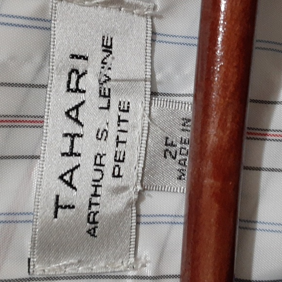 Tahari Women's Blue Fitted Faux Pocket Gold Button Up Blazer Size 2 Peti… - Picture 3 of 7